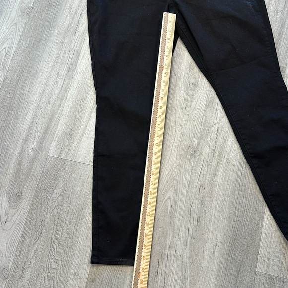 Levi Strauss Signature Gold Women's Totally Shaping High Rise Skinny Jeans - Picture 8 of 10